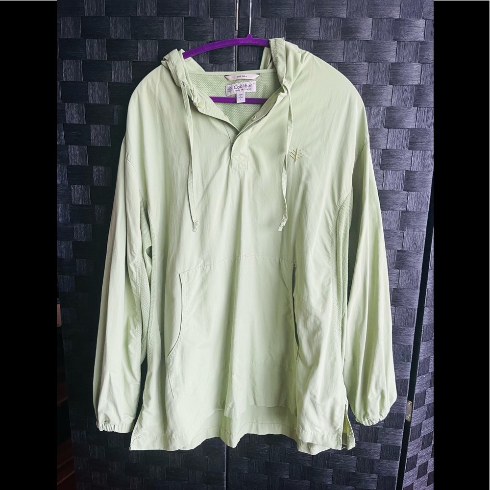 Mens long sleeve a Coolibar SPF 50 light green mesh lining in the under arms